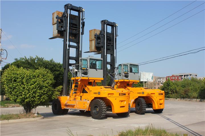 30 Ton Forklift 8.1m