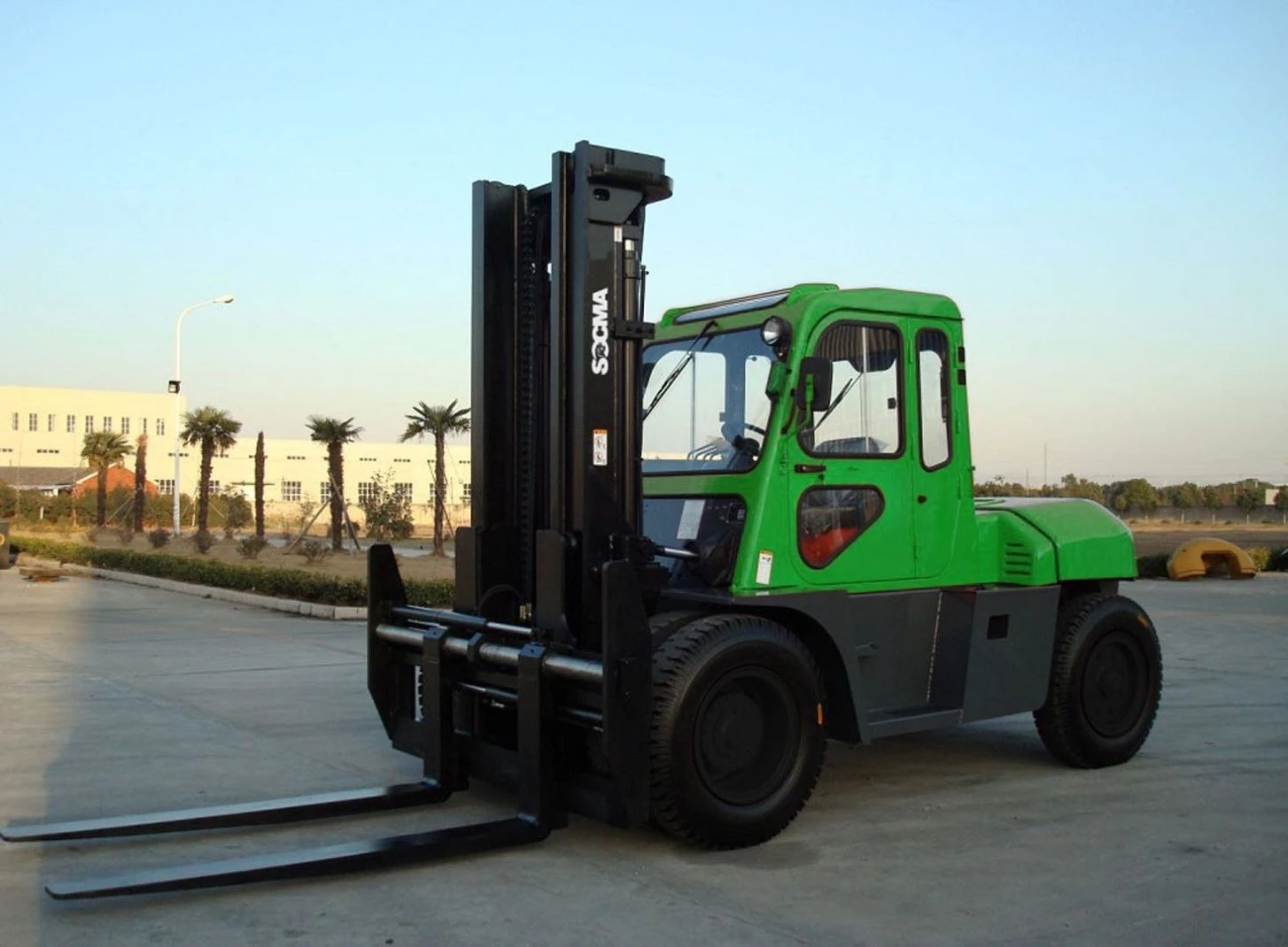 8t diesel forklift for tyre handling