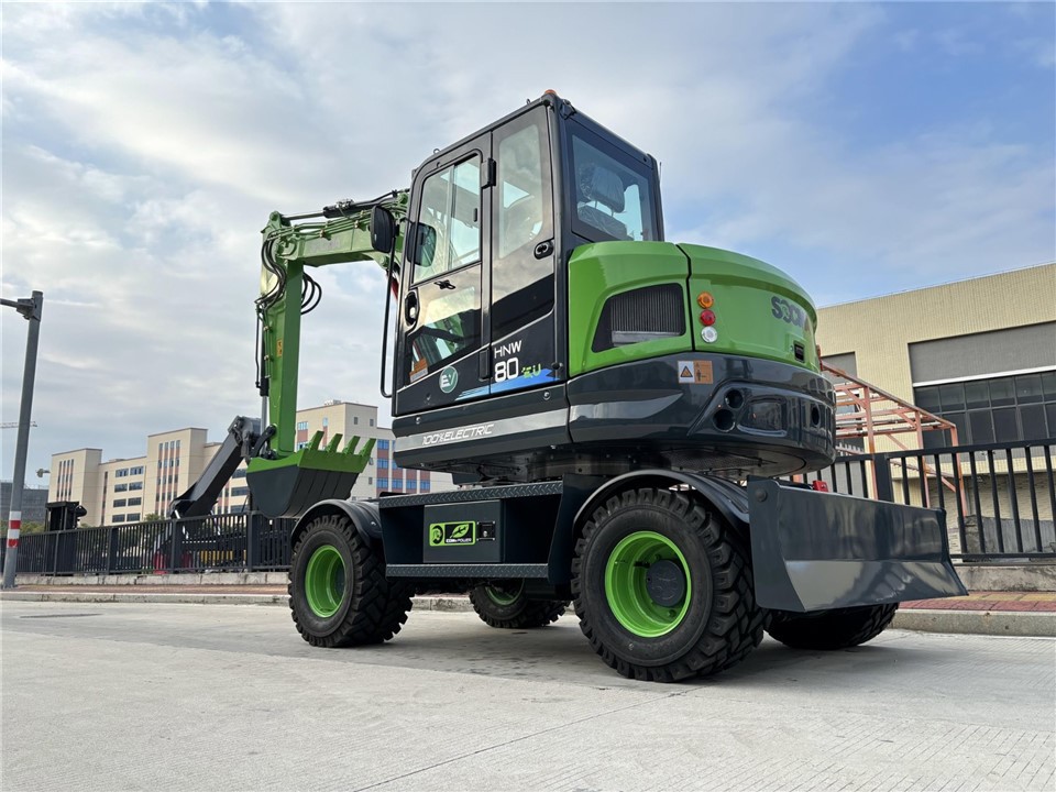 8 Ton Electric Wheel Excavator With Yuchai Engine Operating Weigh