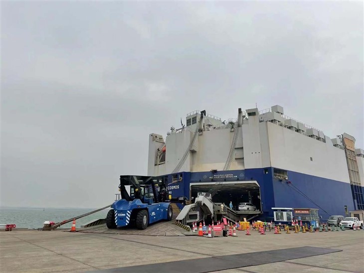 SOCMA 45T Electric Container Reach Stacker Lithium Battery For Container Port Equipment