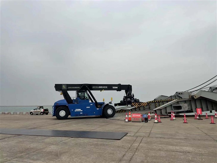 SOCMA 45T Electric Container Reach Stacker Lithium Battery For Container Port Equipment